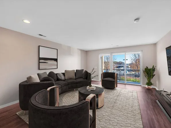 Waters Edge Apartments of Harbortown