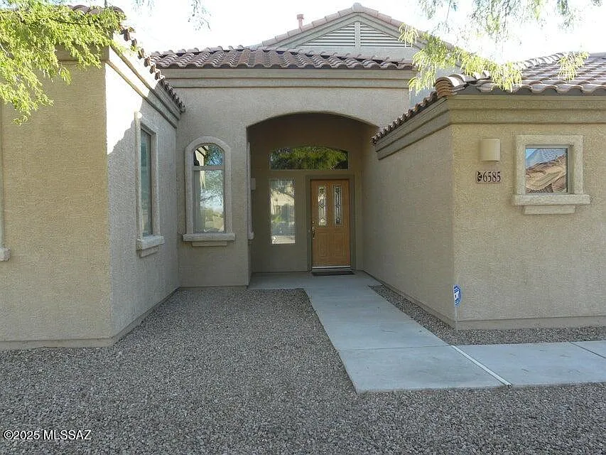 3 bed, 2.0 bath, 1955 sqft, $1,600 — Photo 4