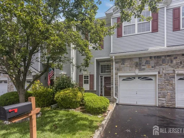 3 Rozalyn Ln, Laurence Harbor, NJ 08879