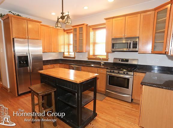 2nd image of 1514 W Montrose Ave #1