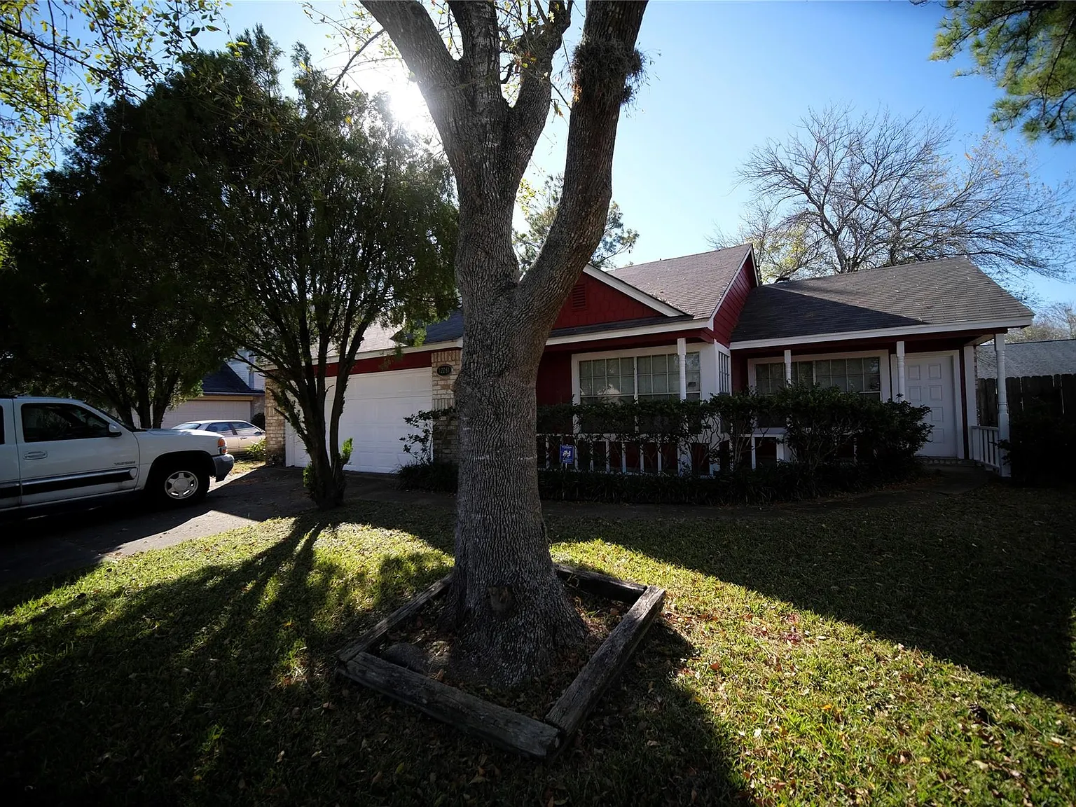 3 bed, 2.0 bath, 1628 sqft, $2,000 — Photo 1