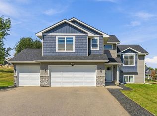 2060 Pleasant Dr, Prescott, WI 54021
