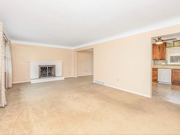 4th image of 6942 Moorfield Dr
