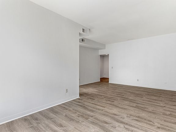 4th image of 5523 Pershing Ave APT 21