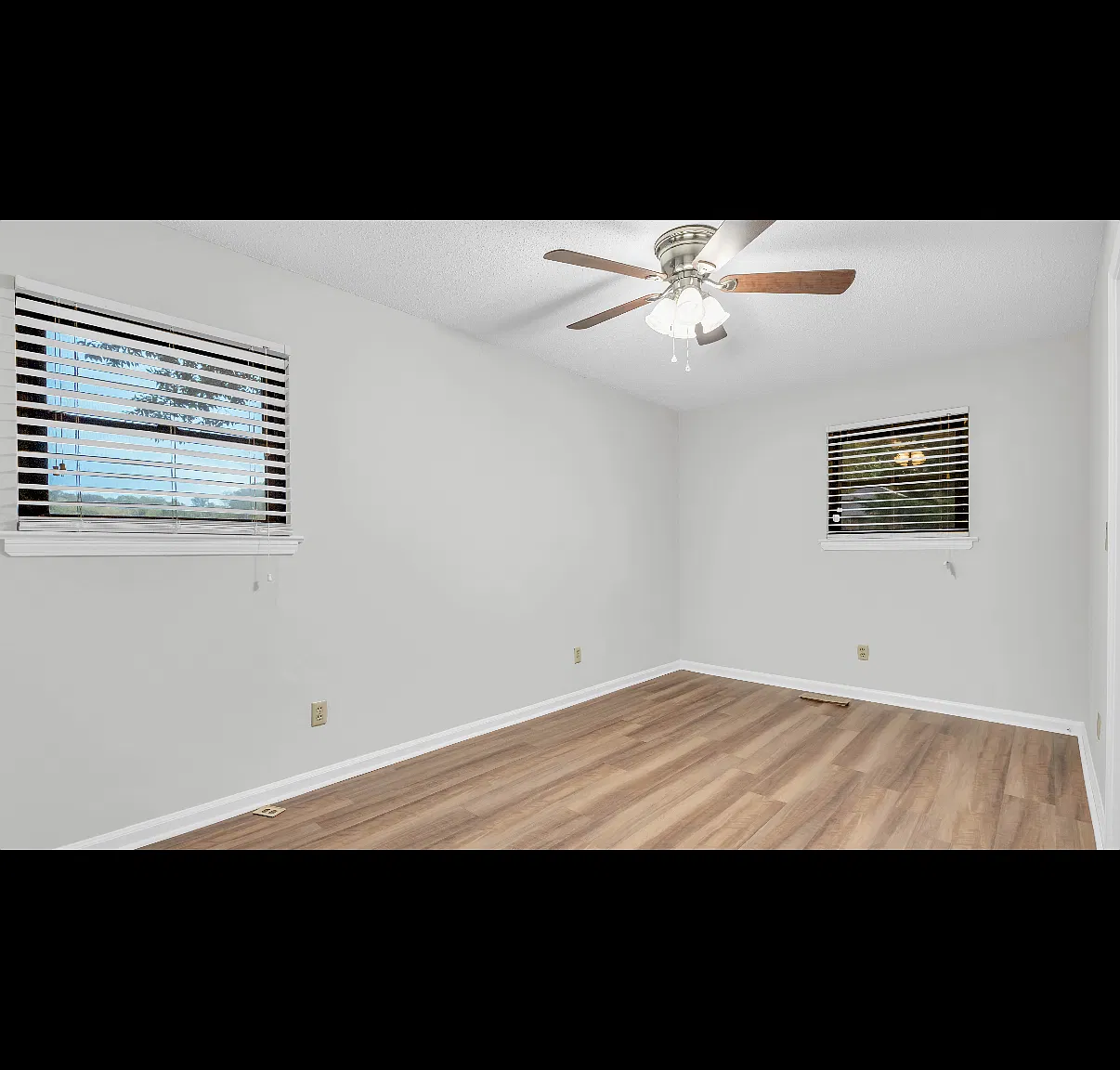 3 bed, 1002 sqft, $1,800 — Photo 3