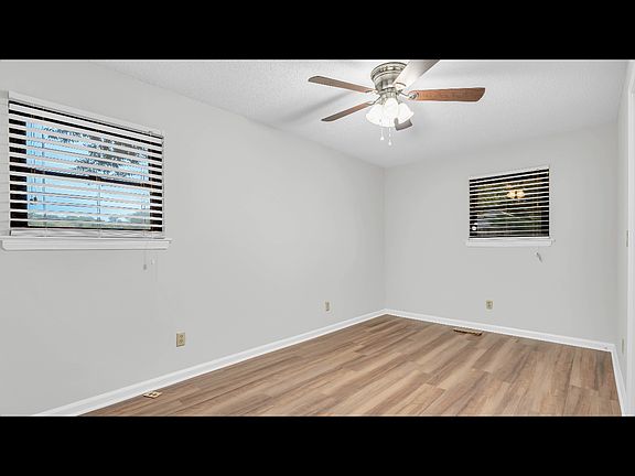 3rd image of 6923 Barter Dr