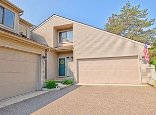 562 Harrow Ct #50, Rochester, MI 48307