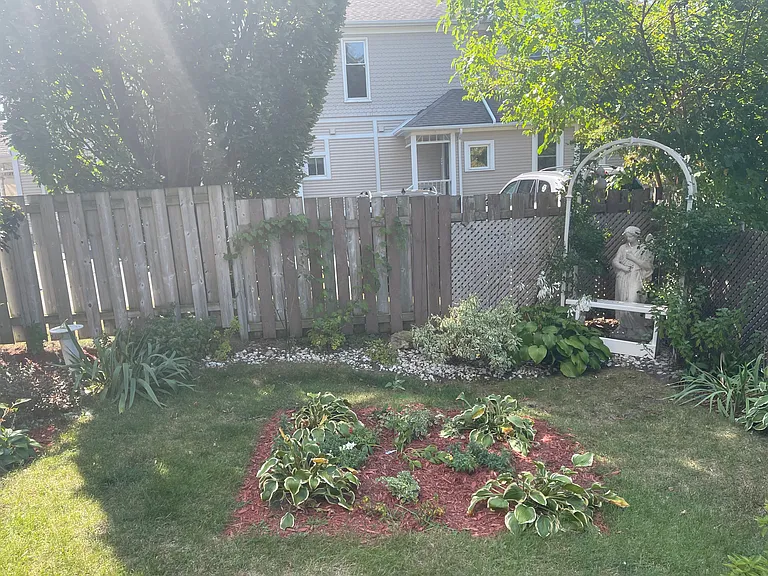 483 Christina St N — Photo 13