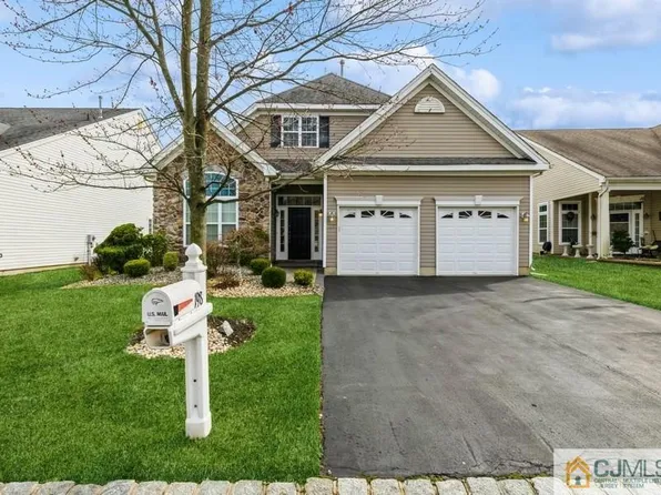 198 Diamond Spring Dr, Monroe Township, NJ 08831