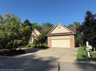 23332 Mission Ln, Farmington, MI 48335