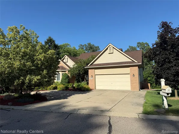 23332 Mission Ln, Farmington, MI 48335
