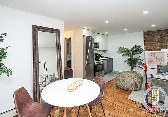 4th image of 130 New York Ave #1B
