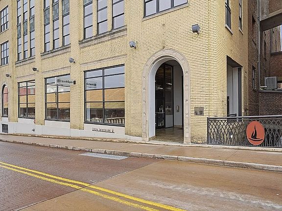 3rd image of 220 W Jackson Ave #102