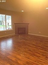 4th image of 512 SE 14th Ave