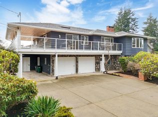 1873 San Juan Ave, Saanich, BC V8N 2J1