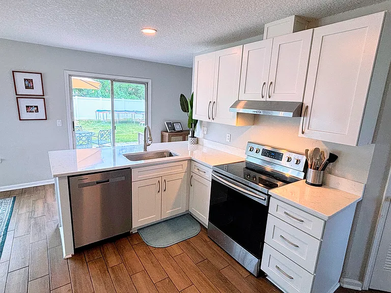 13241 Eucalyptus Dr — Photo 9