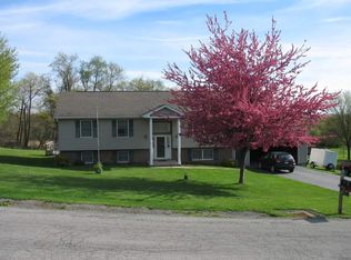 12 Leslie Dr, Edinburg, PA 16116