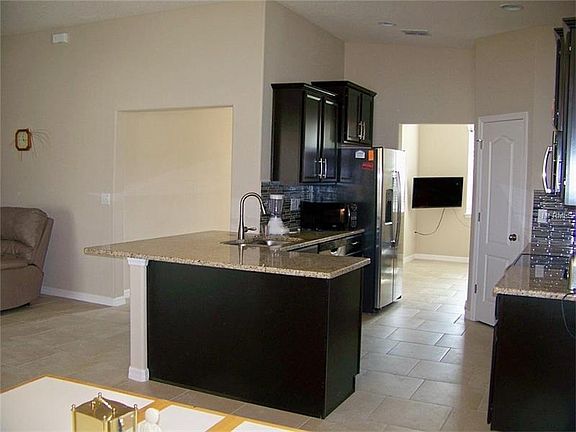 4th image of 3359 Poneta Ave