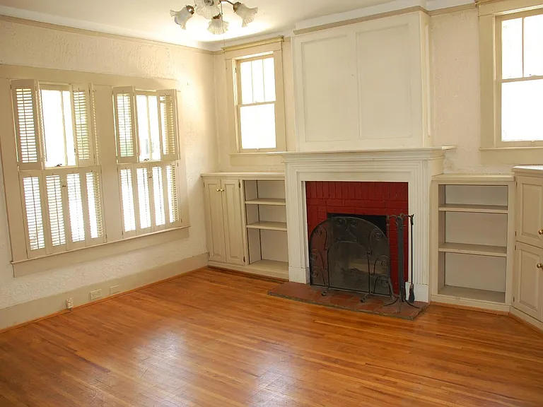 2250 Old Government St — Photo 3