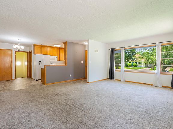 3rd image of 3414 Jackson St