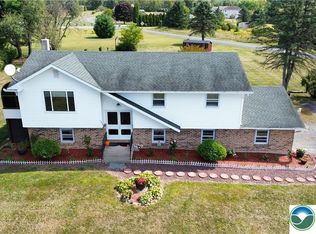 205 Earl Dr, Brodheadsville, PA 18322
