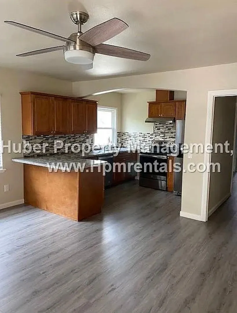 189 College Way — Photo 2