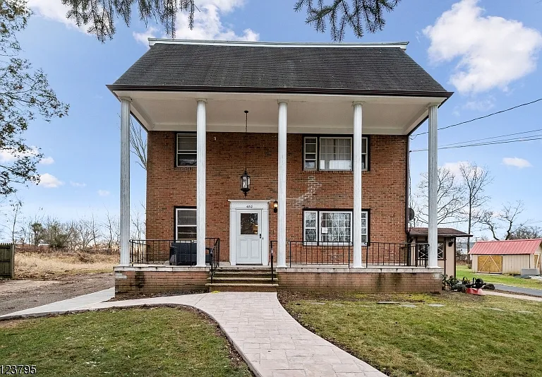 480 Parkway Dr #1 — Photo 1