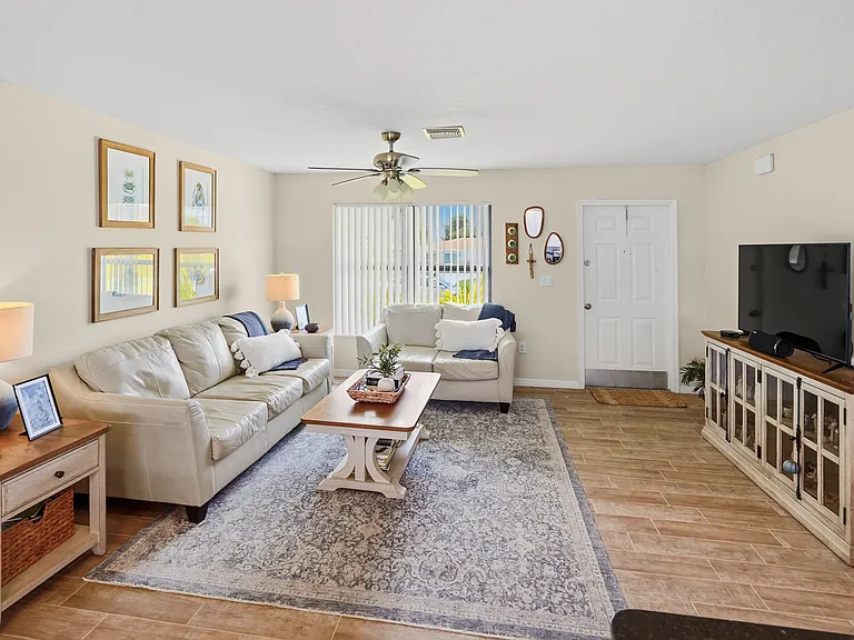 47 Annapolis Ln — Photo 8