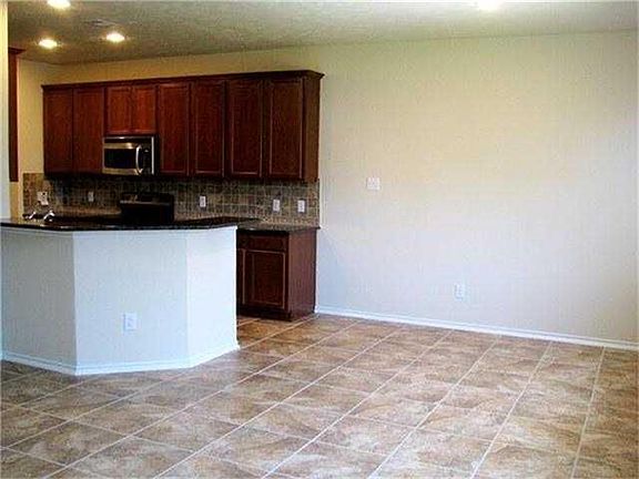 3rd image of 23 Fairlee Ct