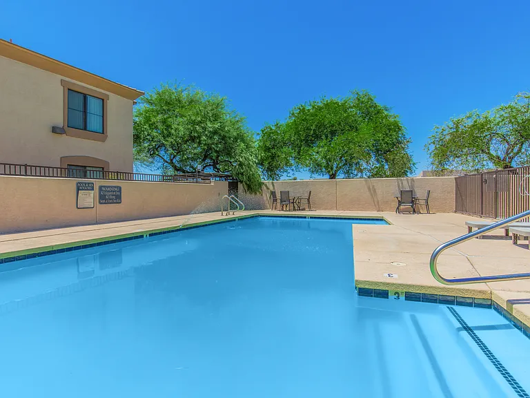 Indigo Pointe Apartments — Photo 14