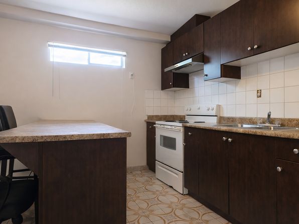 2 bedroom rental in Surrey — photo 3