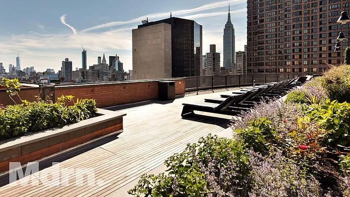 Rented by Mdrn Residential | media 17