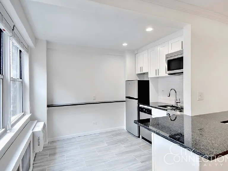 141 E 55th St #12A — Photo 5