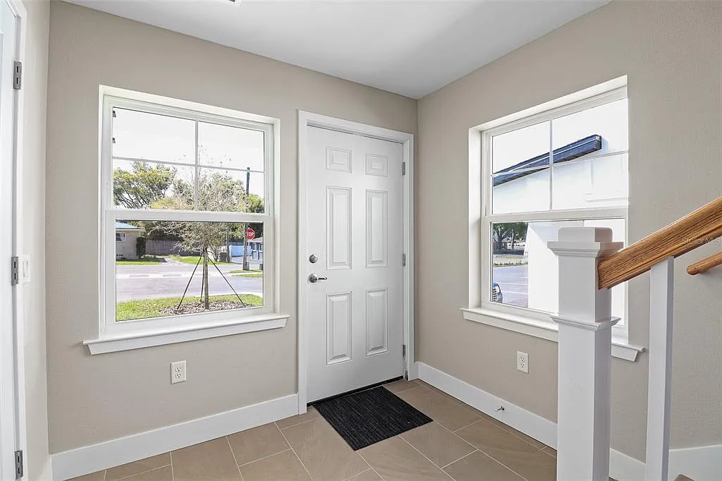 3 bed, 2.5 bath, 1900 sqft, $2,300 — Photo 4