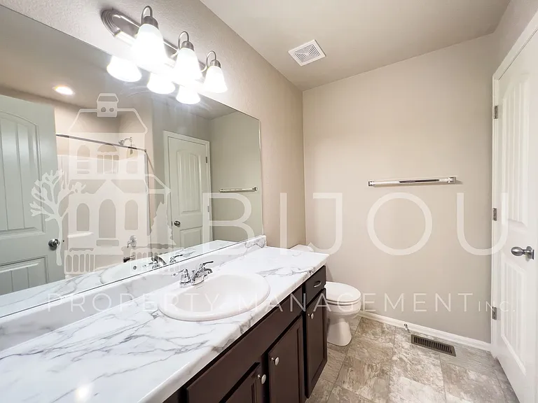 7661 Silver Larch Point — Photo 20