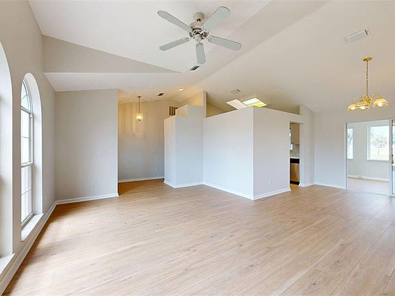 5th image of 2089 NW 50TH CIRCLE