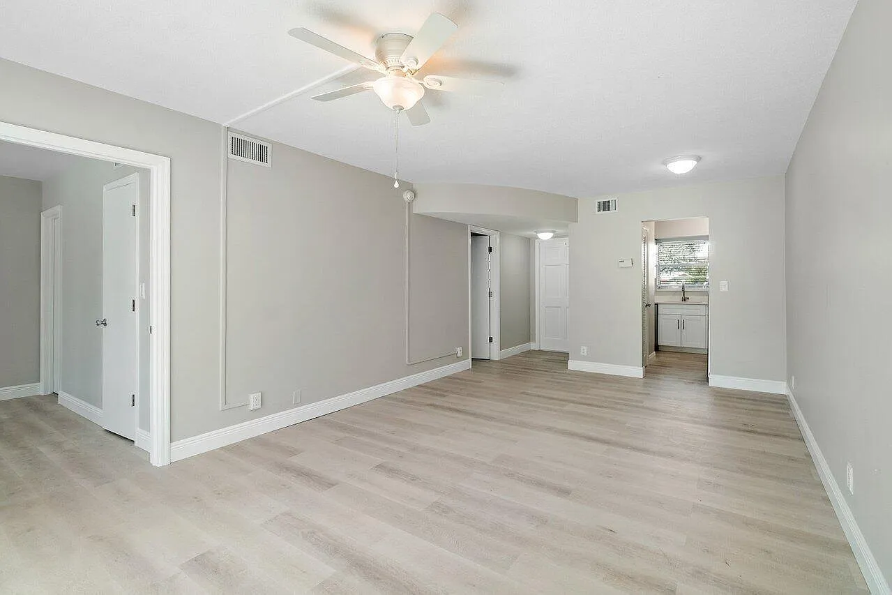 2 bed, 2.0 bath, 800 sqft, $2,400 — Photo 3