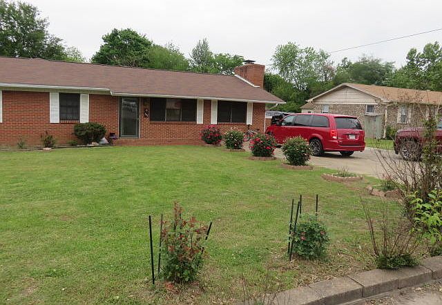 1st image of 102 Oak Ct