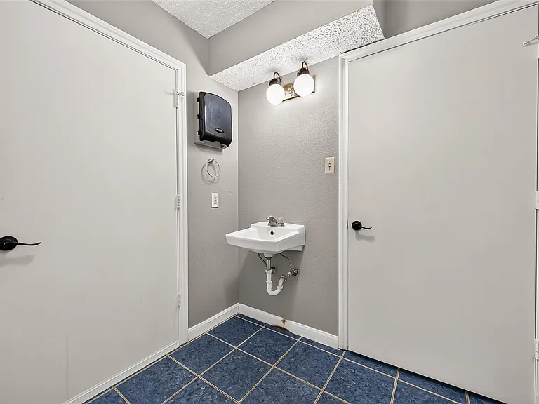 19002 Mirror Lake Dr — Photo 24