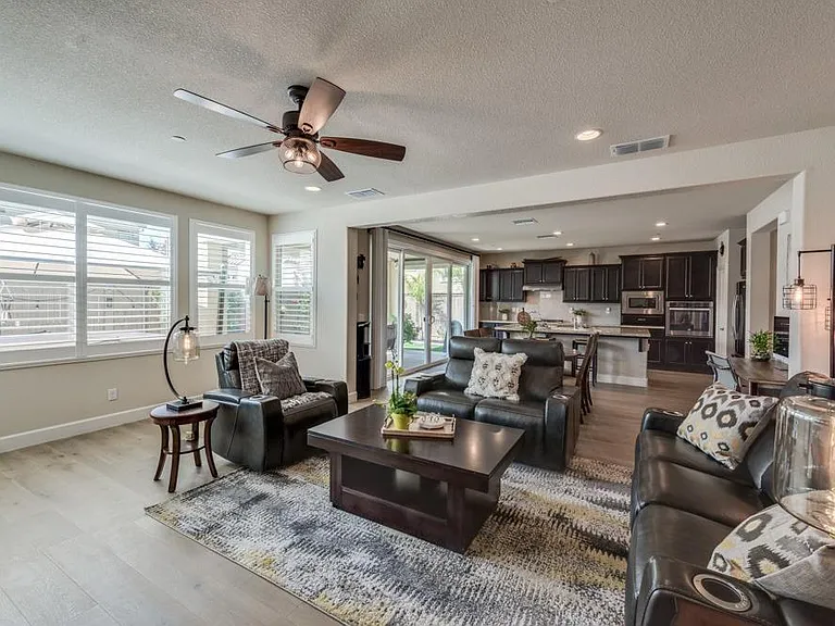5024 Verona Dr — Photo 2