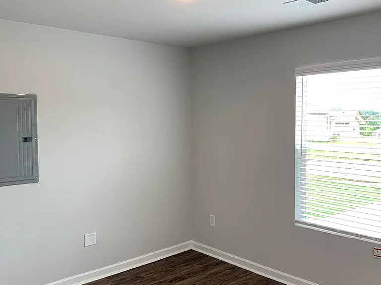 310 Tiffany Ln — Photo 5