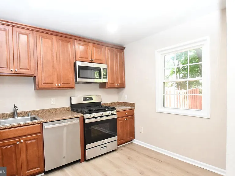 5104 Arrit Ct — Photo 2
