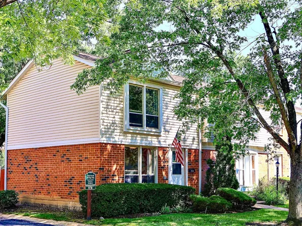 2061 Essex Ct, Streamwood, IL 60107