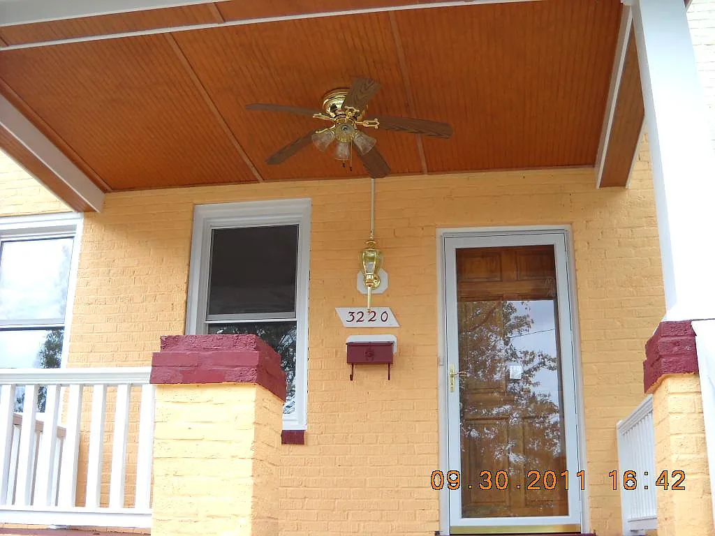 2 bed, 1.5 bath, 1500 sqft, $2,400 — Photo 3