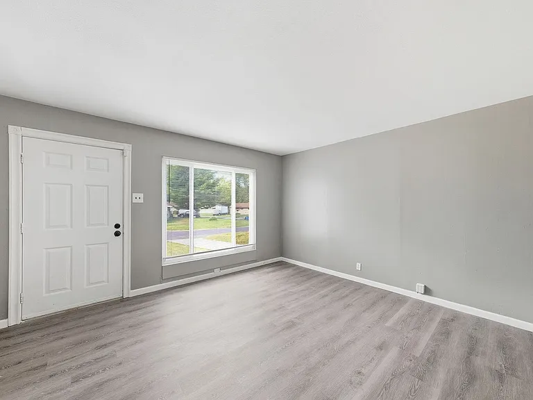 237 Grampian Rd — Photo 7