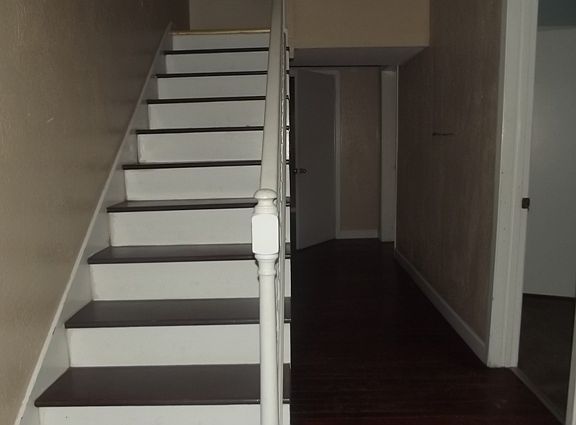 4th image of 305 Forestal Dr