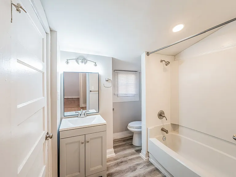 767167_022_main_bathroom_13298823.jpg