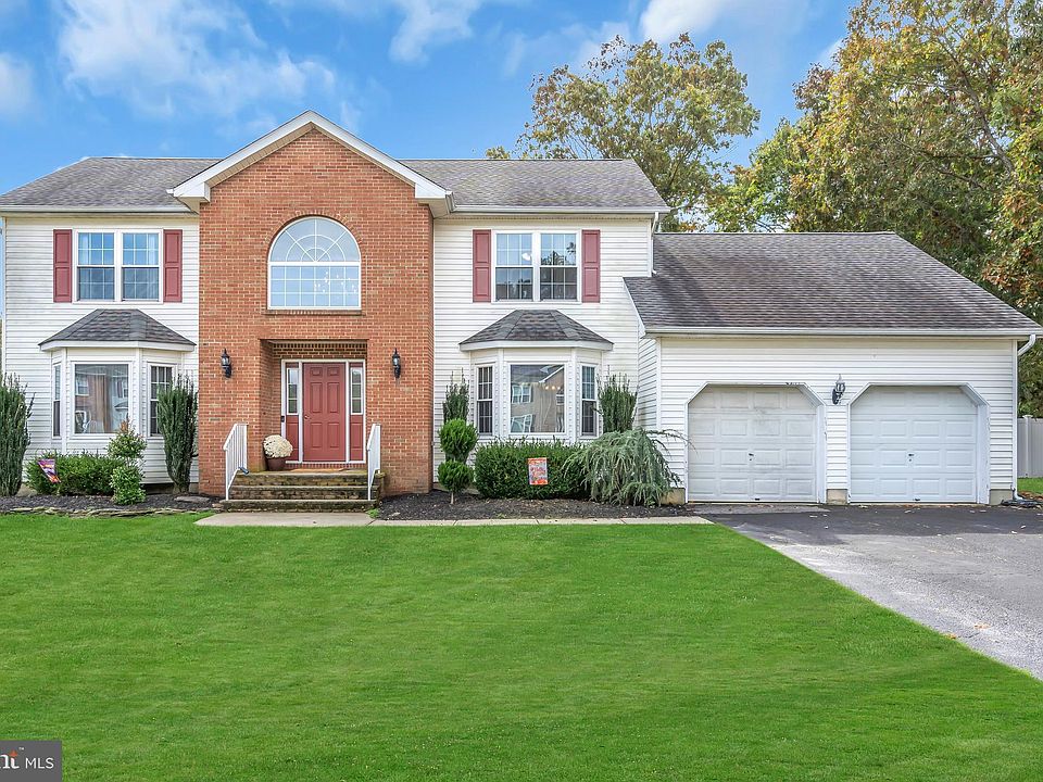 1st image of 8 Nathalie Dr