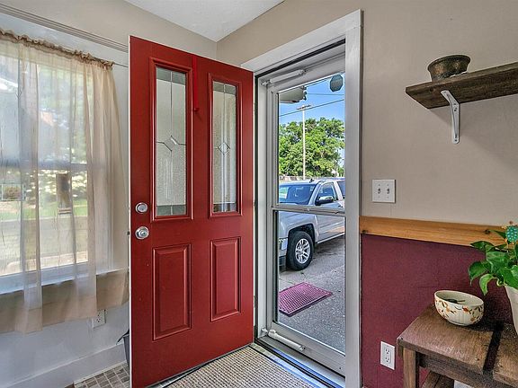 4th image of 17 Terrace Ave
