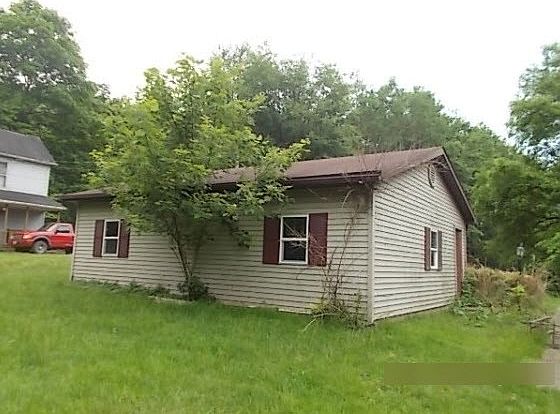 3rd image of 63010 Bennett Ave